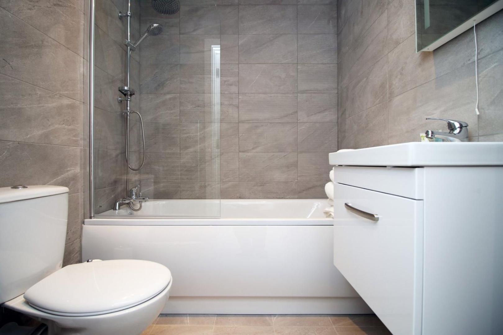 2 Bedroom With Free Parking Swindon Exterior photo