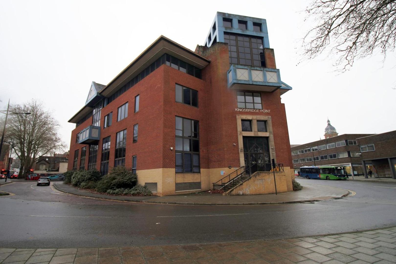 2 Bedroom With Free Parking Swindon Exterior photo